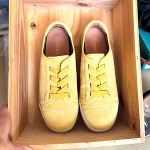 Vionic Jean Butter Yellow Suede Leather Elastic Laces Sneakers Size 8 EUC